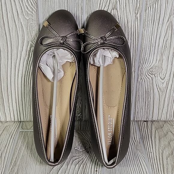 Salon Studio Metallic Pewter Wedge Slip On Bow Toe Shoes Womens 8W NEW - Picture 7 of 13